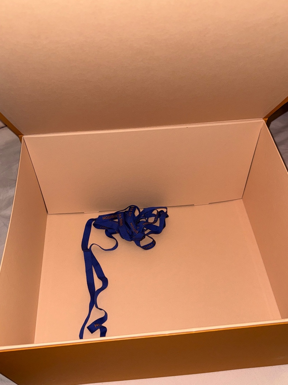 Louis Vuitton Large gift box - Picture 5 of 11